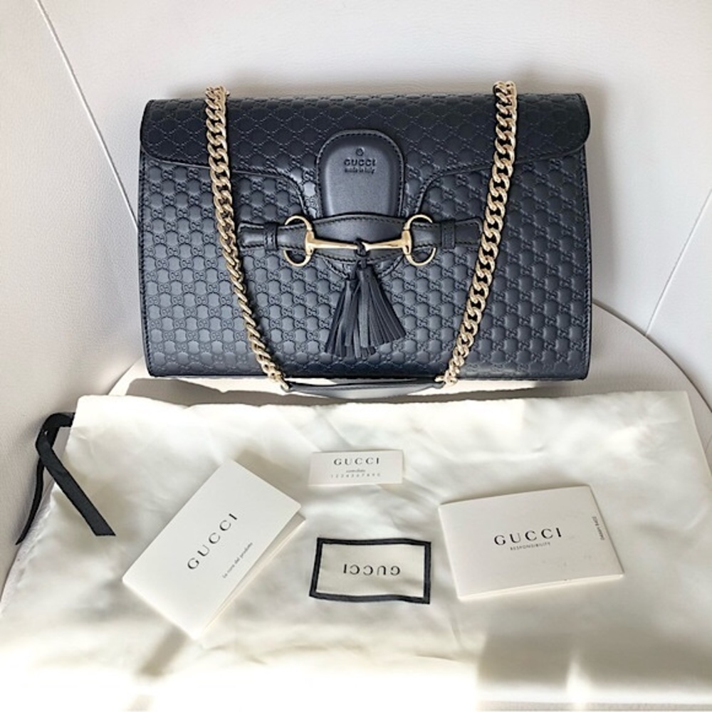 🤩💓 Gucci Emily guccissima flap leather bag medium in navy blue, like new